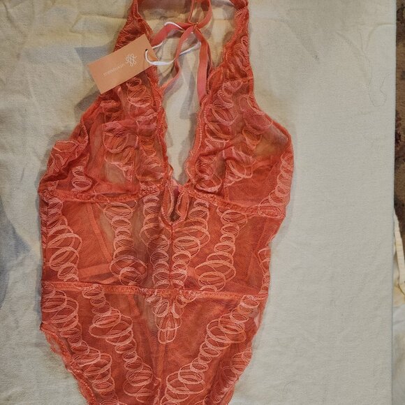 MENTIONABLES LACY CROTCHLESS TEDDY-HOT PINK SMALL - Picture 1 of 6